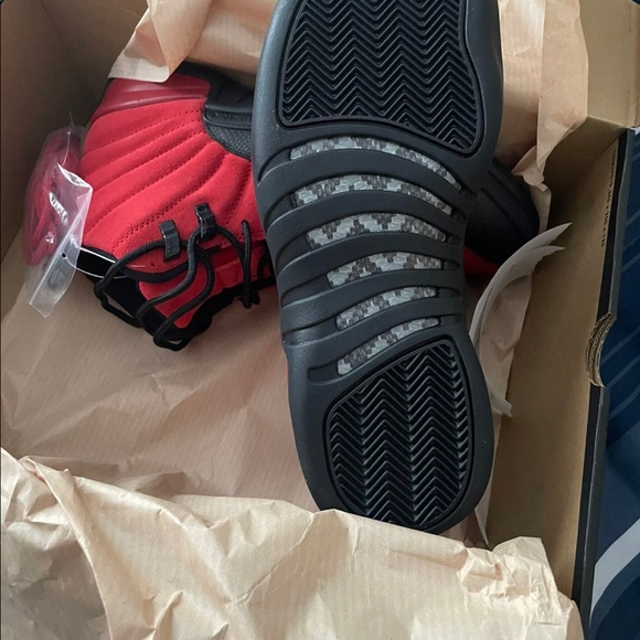 Jordan 12 - Picture 2 of 3
